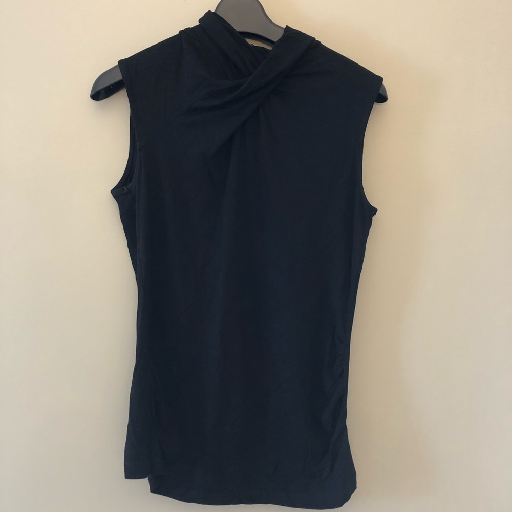 Renuar sleeveless blouse M